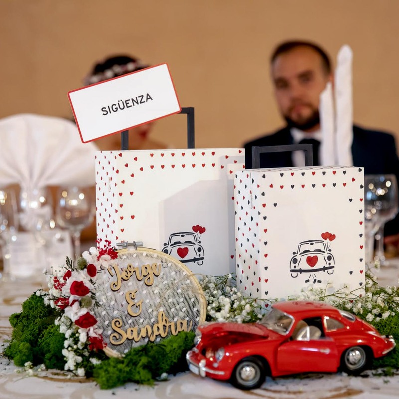  Boda viaje - Centro de mesa con porta alianzas y porta arras. 
