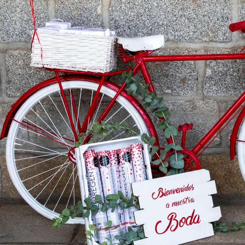 Boda viaje - Córner  para pétalos y arroz para la salida de la iglesia. 