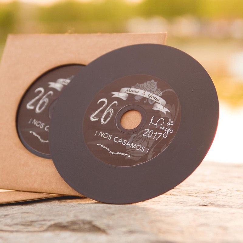 Boda festival rock - Invitación de boda formato disco de vinilo.