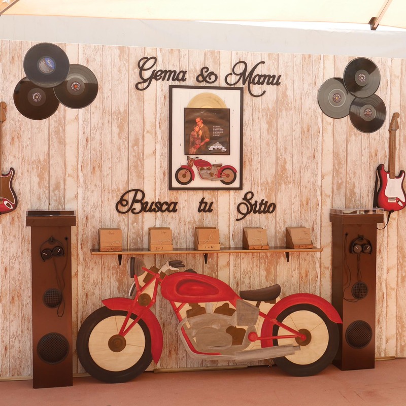 Boda festival rock - Seating plan original con dedicatoria personalizada. 