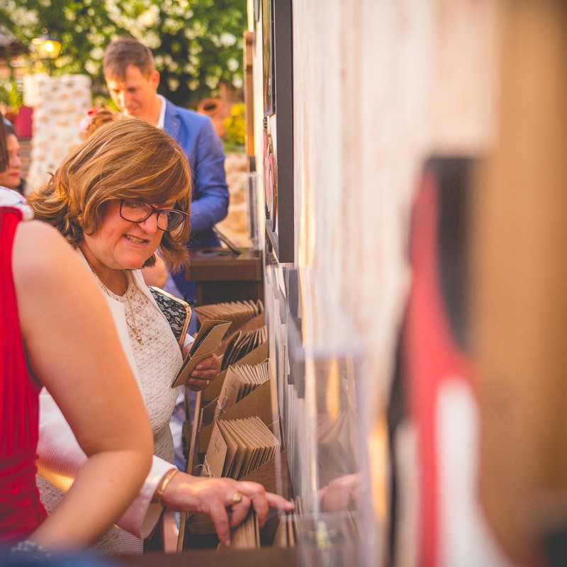 Boda festival rock - Seating plan original con dedicatoria personalizada. 