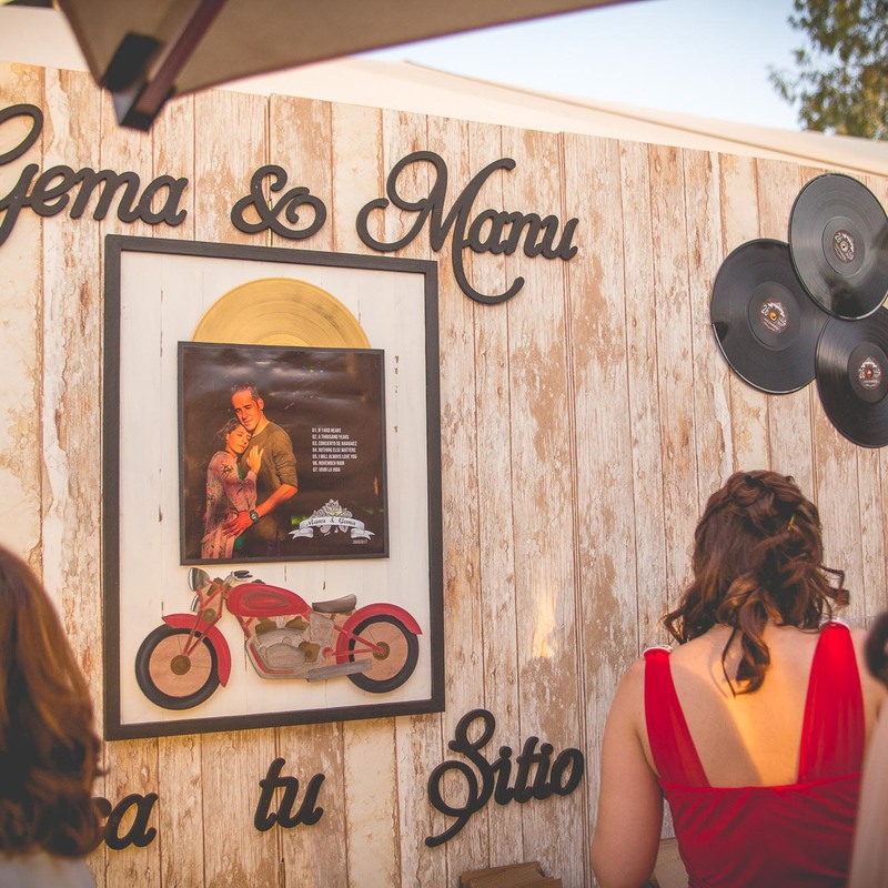 Boda festival rock - Seating plan original con dedicatoria personalizada. 