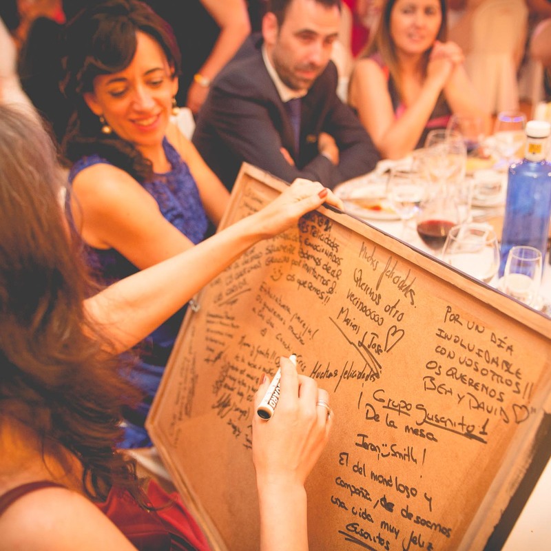 Boda festival rock - Libro de firmas original con las canciones de la ceremonia. 