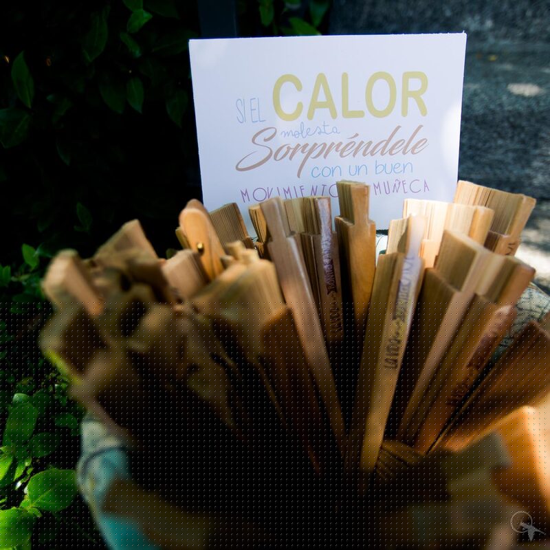 Boda viaje  - Soporte y cartelería para los obsequios para los invitados. Original córner con frases divertidas. 