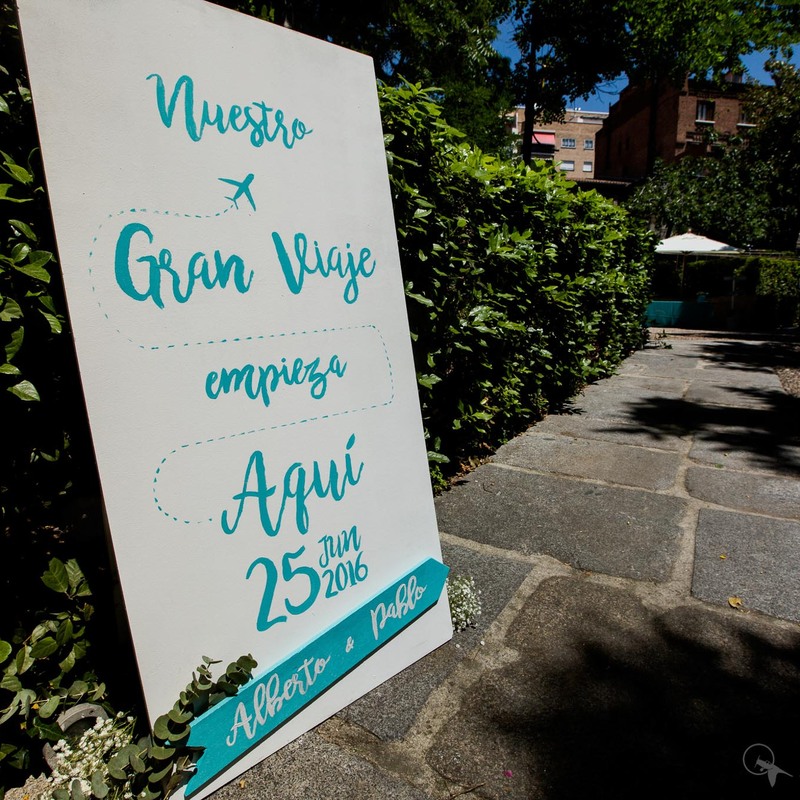 Boda viaje  - Señalética de madera rotulado a mano. 