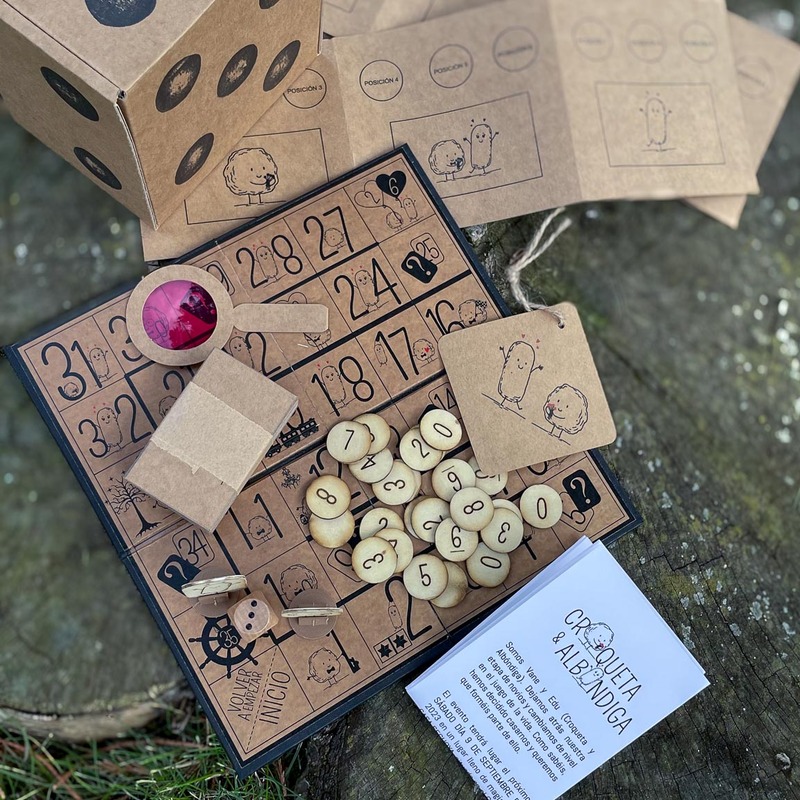 Boda Juegos y magia - Invitación de boda original en formato juego de mesa real. 