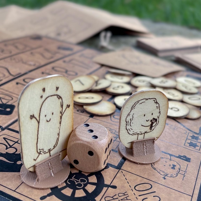 Boda Juegos y magia - Invitación de boda original en formato juego de mesa real. 