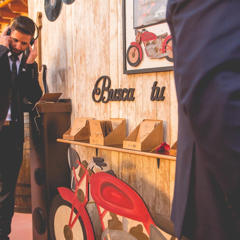 Boda festival rock - Seating plan original con dedicatoria personalizada. 