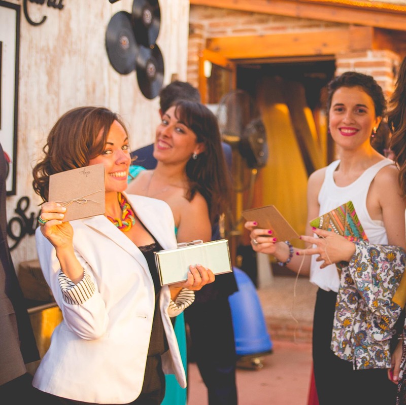 Boda festival rock - Seating plan original con dedicatoria personalizada. 