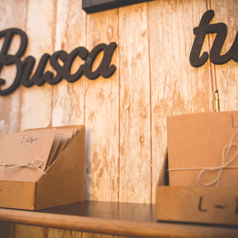 Boda festival rock - Seating plan original con dedicatoria personalizada. 