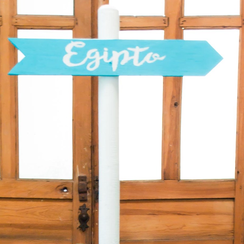 Boda viaje  - Señalética de madera rotulado a mano. 