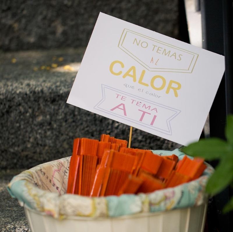 Boda viaje  - Soporte y cartelería para los obsequios para los invitados. Original córner con frases divertidas. 